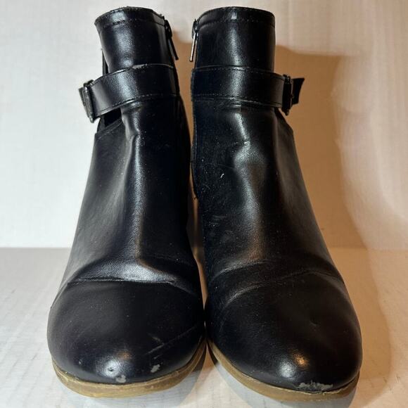 Black Closet Staple Size 8.5  Side Zip Strap Block Heel Ankle Boot Booties - Picture 2 of 10